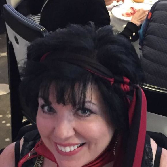 Meet your Posher, Lora - Picture 1 of 1